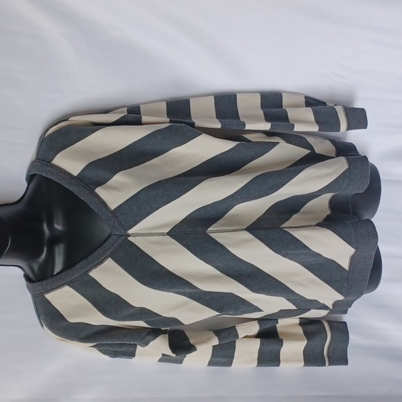 Doe and Rae Chevron Striped sweatshirt, cream & gray, soft, stretchy - Picture 1 of 7